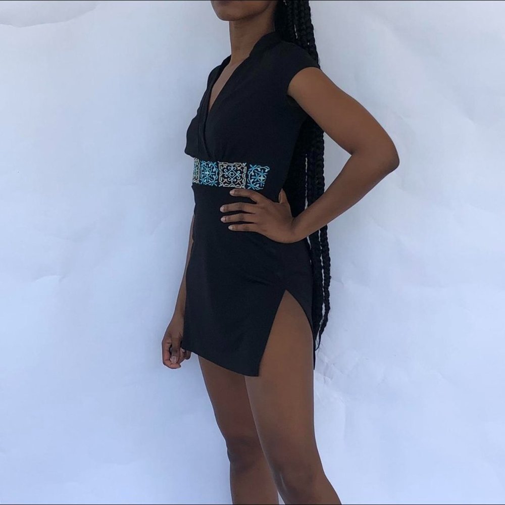 Cute Vintage 90s mini dress with double slit features and embroidery on front